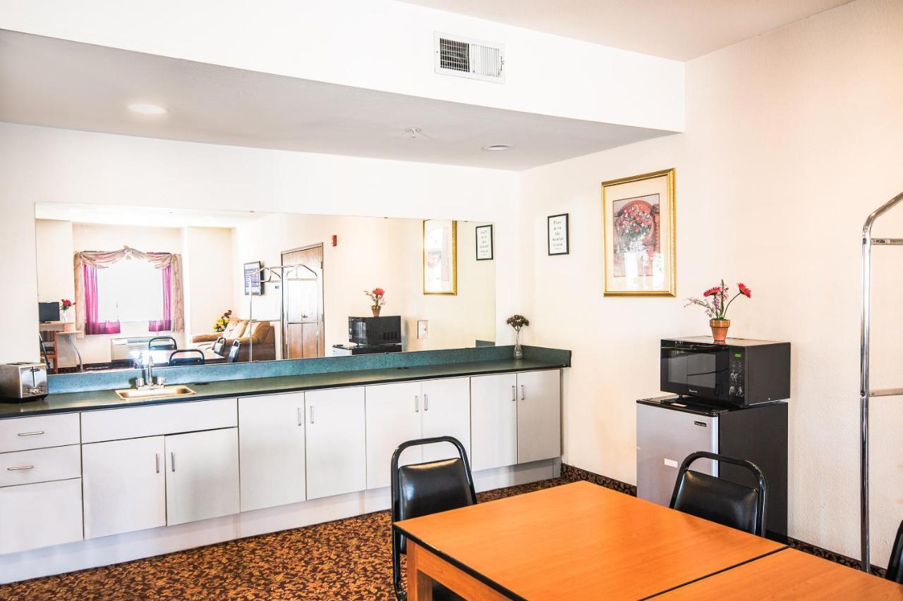 Econo Lodge Inn & Suites Mesquite - Dallas East Экстерьер фото