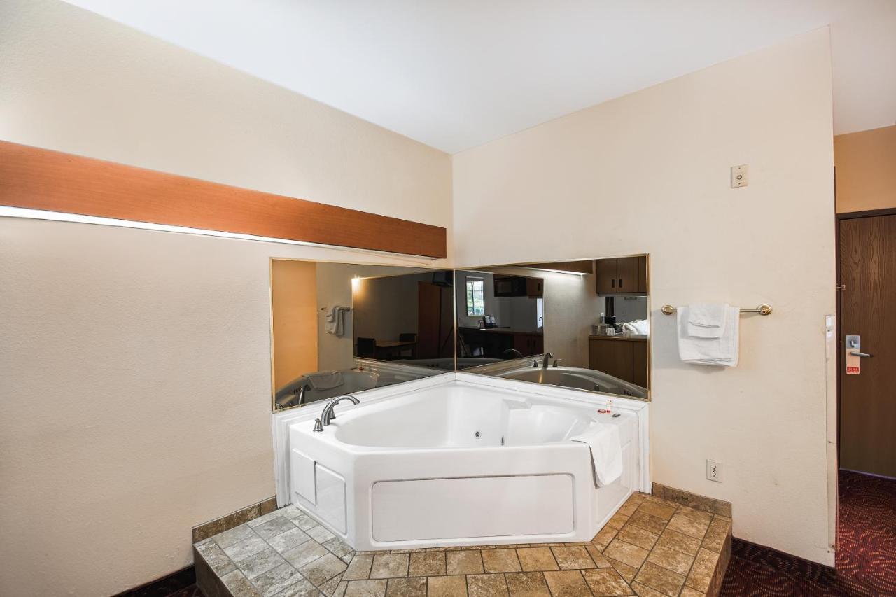 Econo Lodge Inn & Suites Mesquite - Dallas East Экстерьер фото