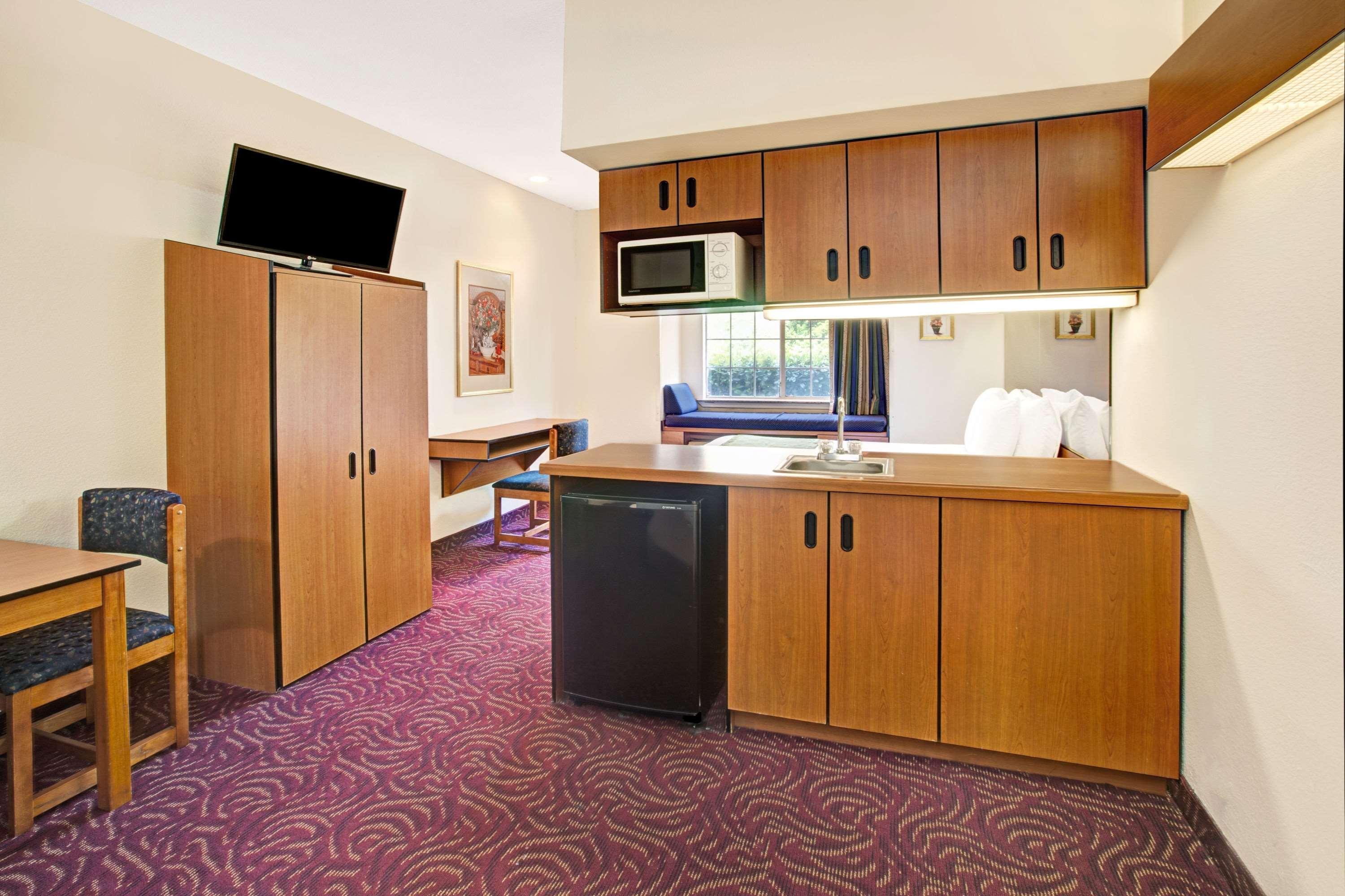 Econo Lodge Inn & Suites Mesquite - Dallas East Экстерьер фото