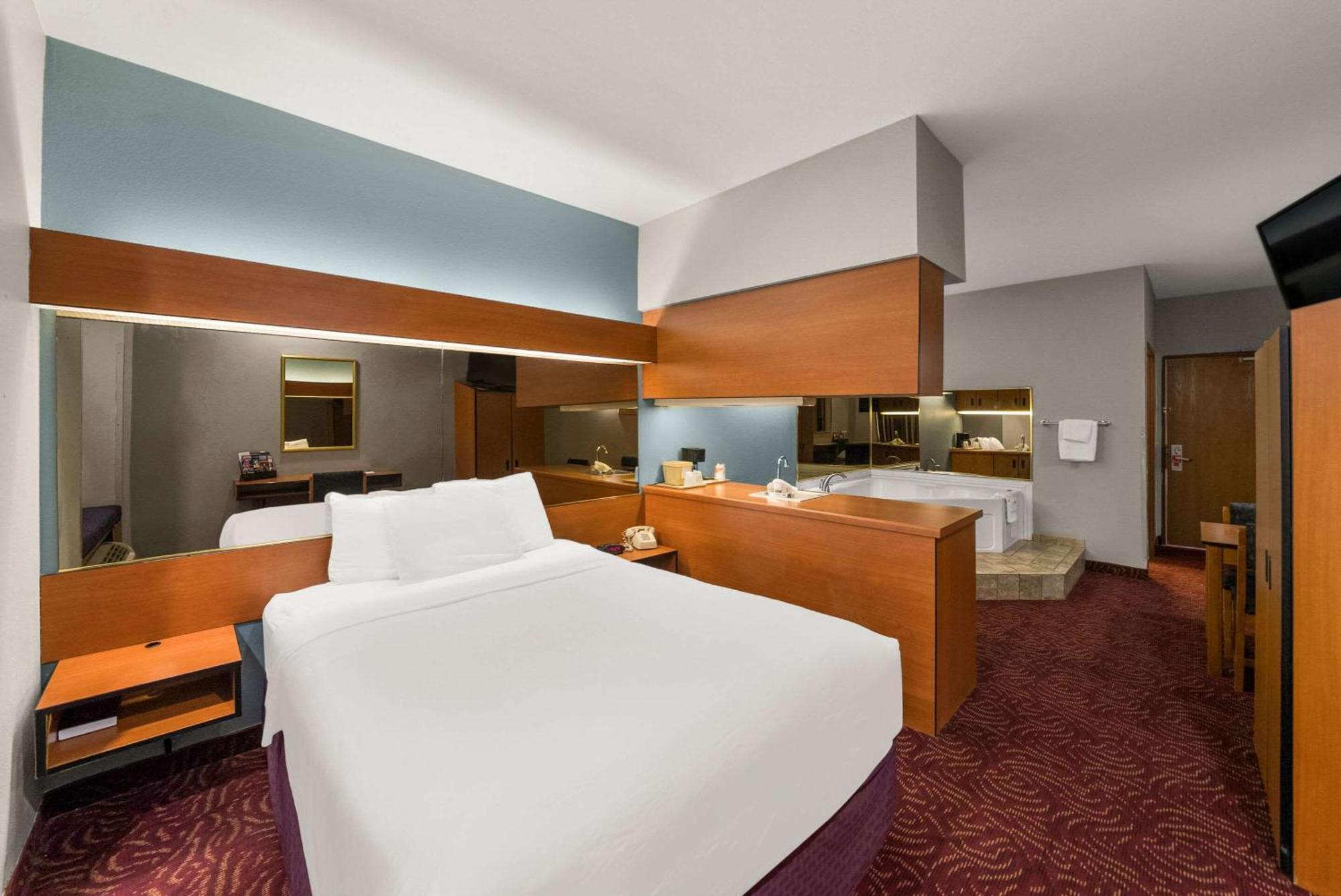Econo Lodge Inn & Suites Mesquite - Dallas East Экстерьер фото