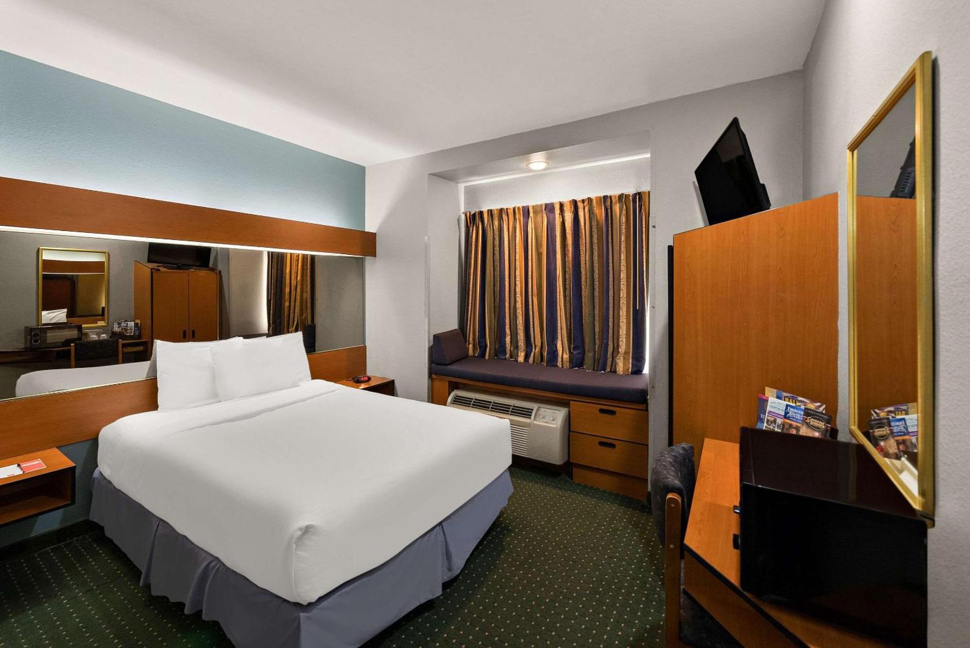 Econo Lodge Inn & Suites Mesquite - Dallas East Экстерьер фото