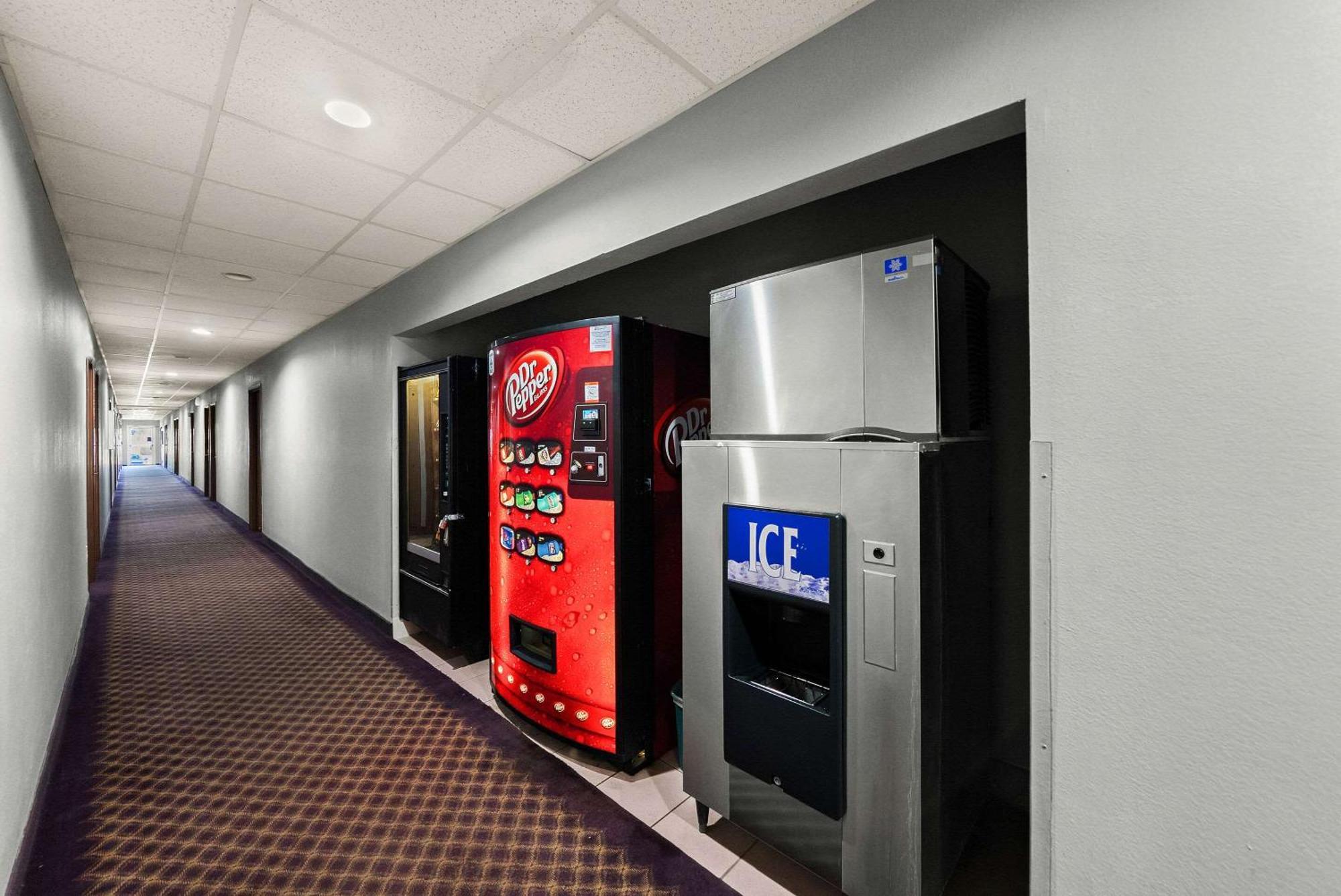 Econo Lodge Inn & Suites Mesquite - Dallas East Экстерьер фото