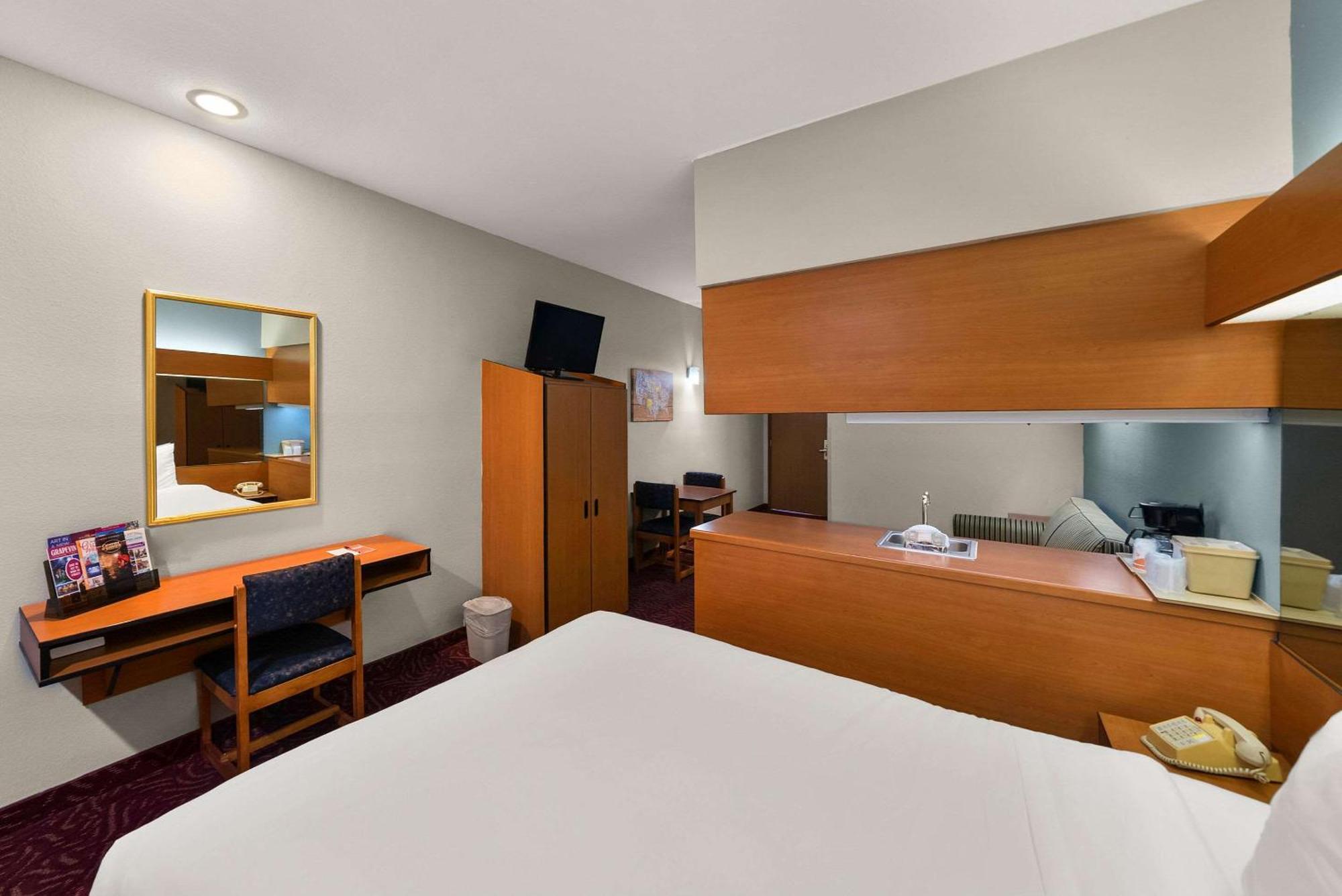 Econo Lodge Inn & Suites Mesquite - Dallas East Экстерьер фото