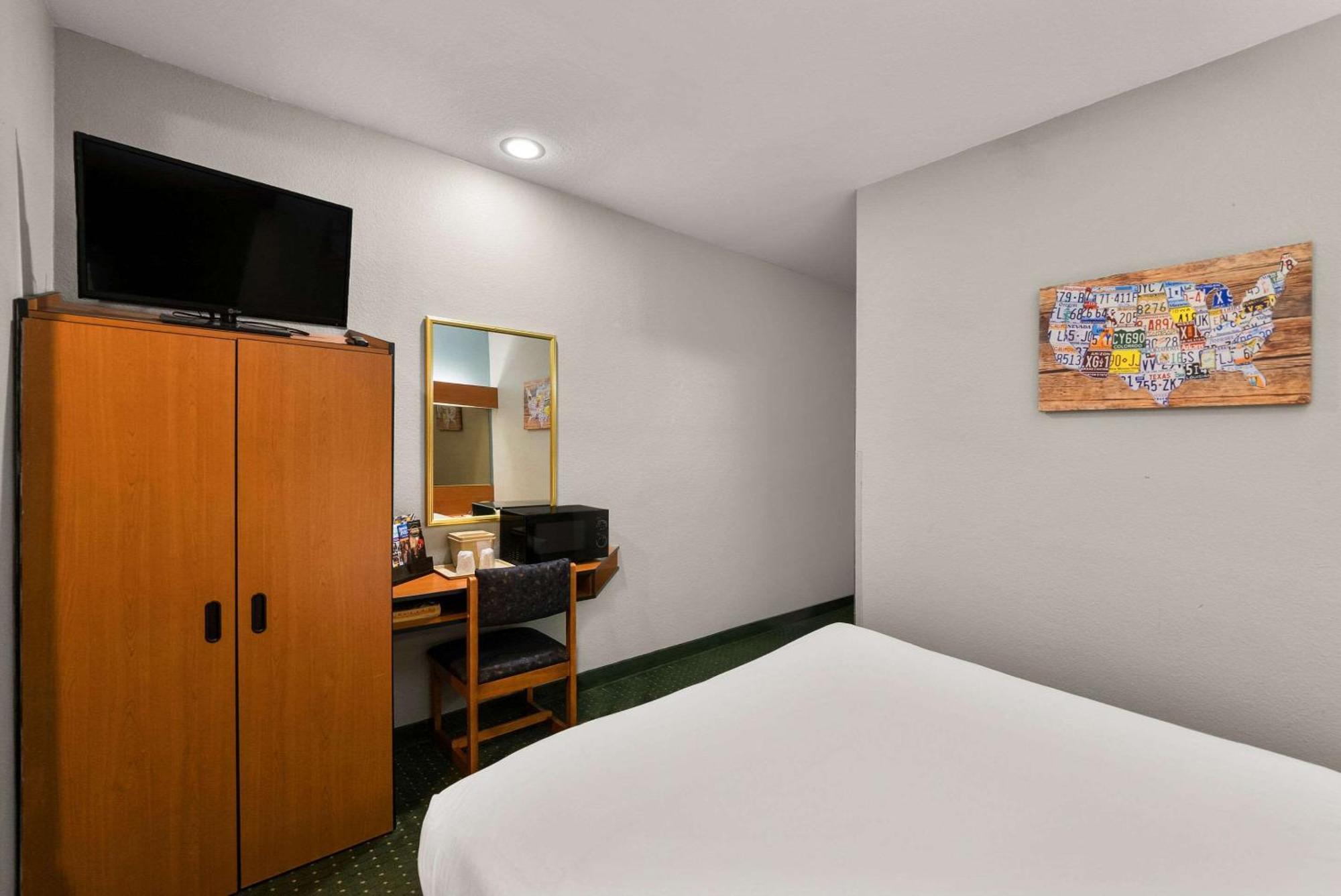 Econo Lodge Inn & Suites Mesquite - Dallas East Экстерьер фото