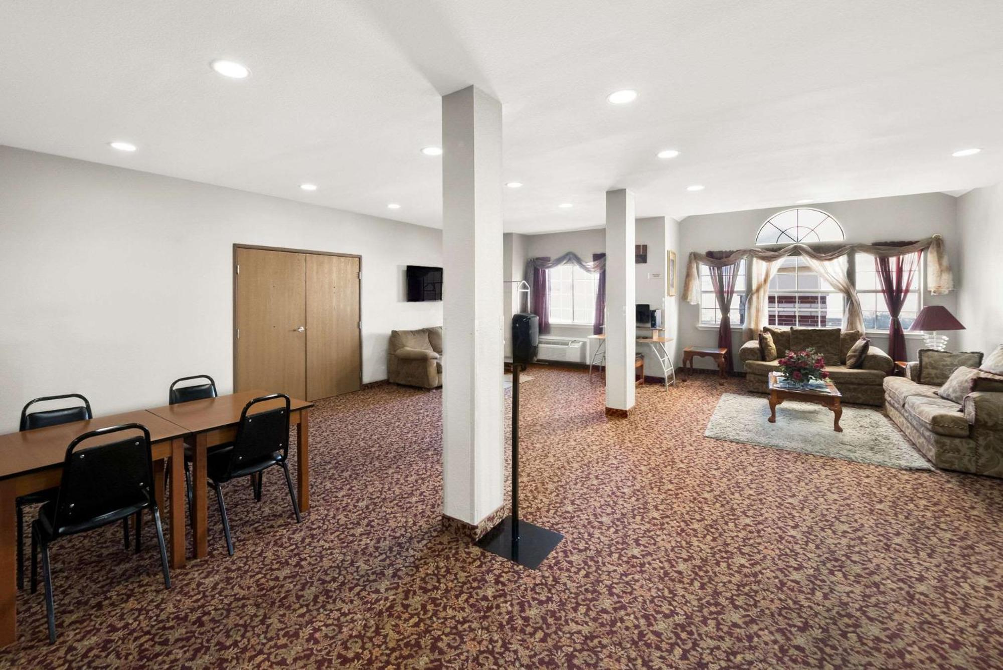 Econo Lodge Inn & Suites Mesquite - Dallas East Экстерьер фото