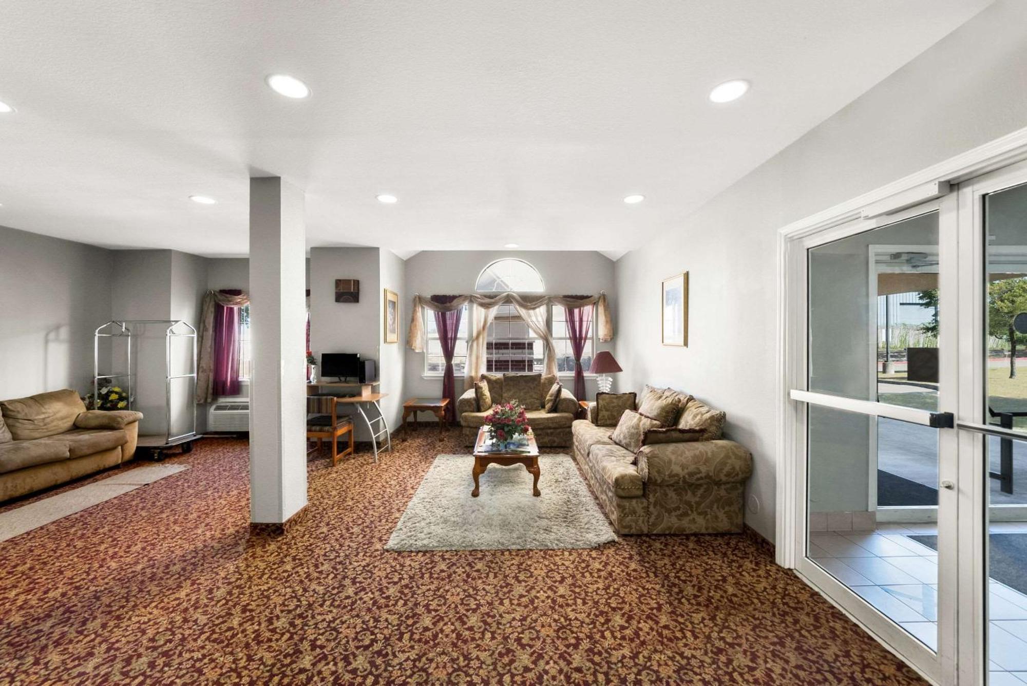 Econo Lodge Inn & Suites Mesquite - Dallas East Экстерьер фото